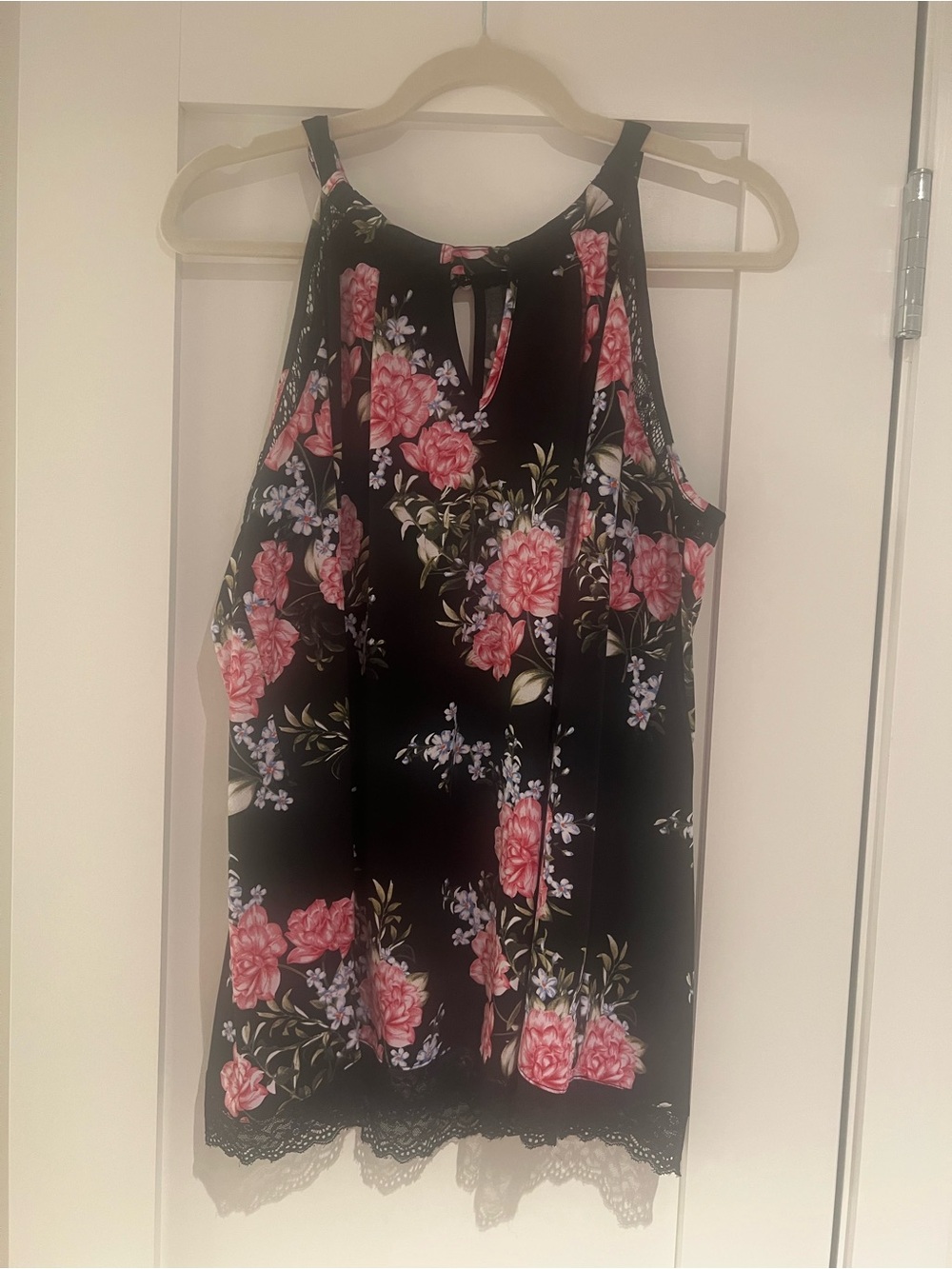 Torrid Black Pink Floral High Neck Halter Tank Top Size 1 / X-Large Lace Trim